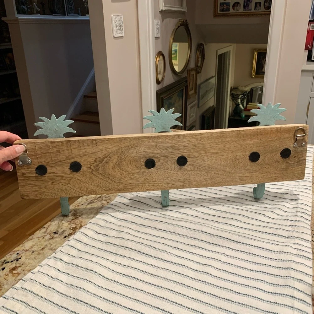 Pineapple Design Wooden Wall Hook Rack - Brown and Green